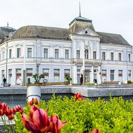 Korona Hotel Nyíregyháza Kültér fotó